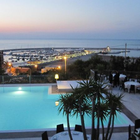 Albergo Villa Vittoria 로디가르가니코 외부 사진