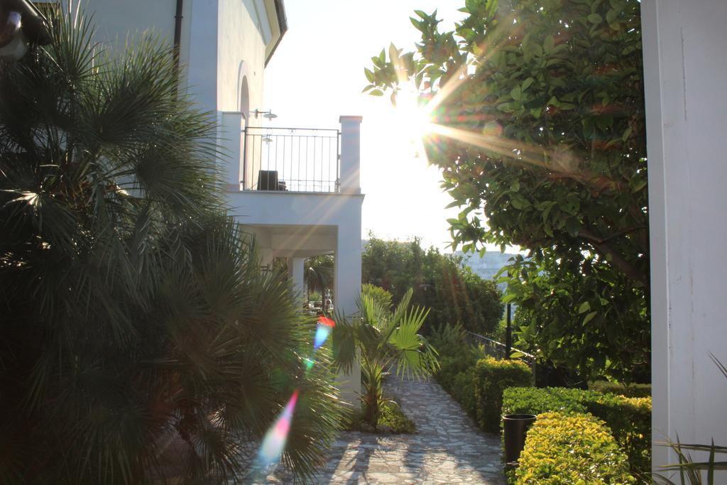 Albergo Villa Vittoria 로디가르가니코 외부 사진